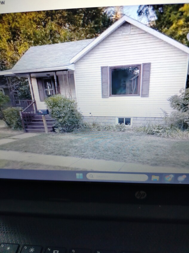Foto principal - 201 E Carpenter St