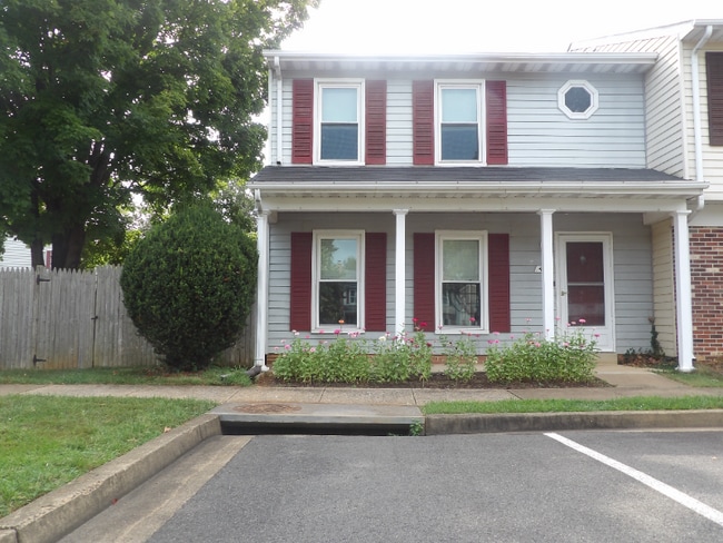 Building Photo - 413 Forest Ct