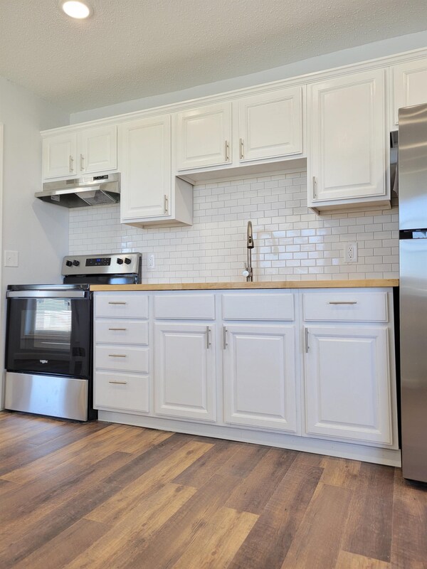 Building Photo - 2255 Fairfax Dr