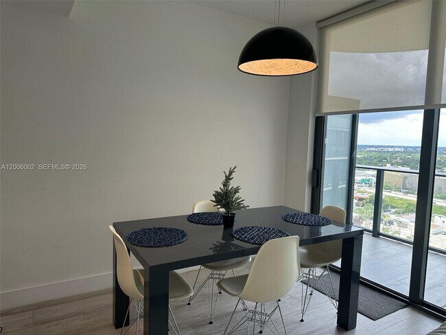 Foto del edificio - 121 NE 34th St