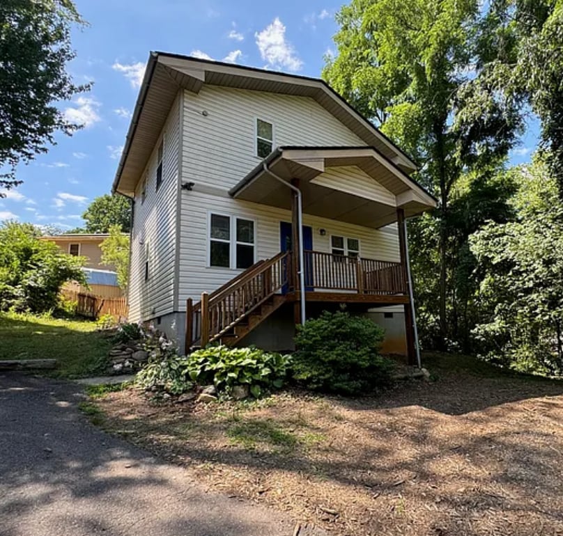 Primary Photo - 74 Deaver St