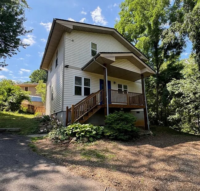 Building Photo - 74 Deaver St