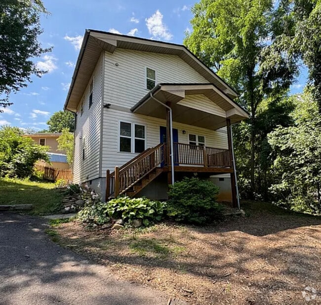 Building Photo - 74 Deaver St