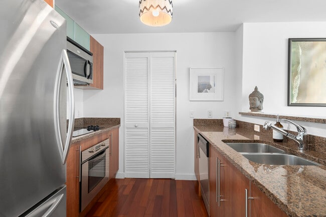 Building Photo - 300 S Biscayne Blvd