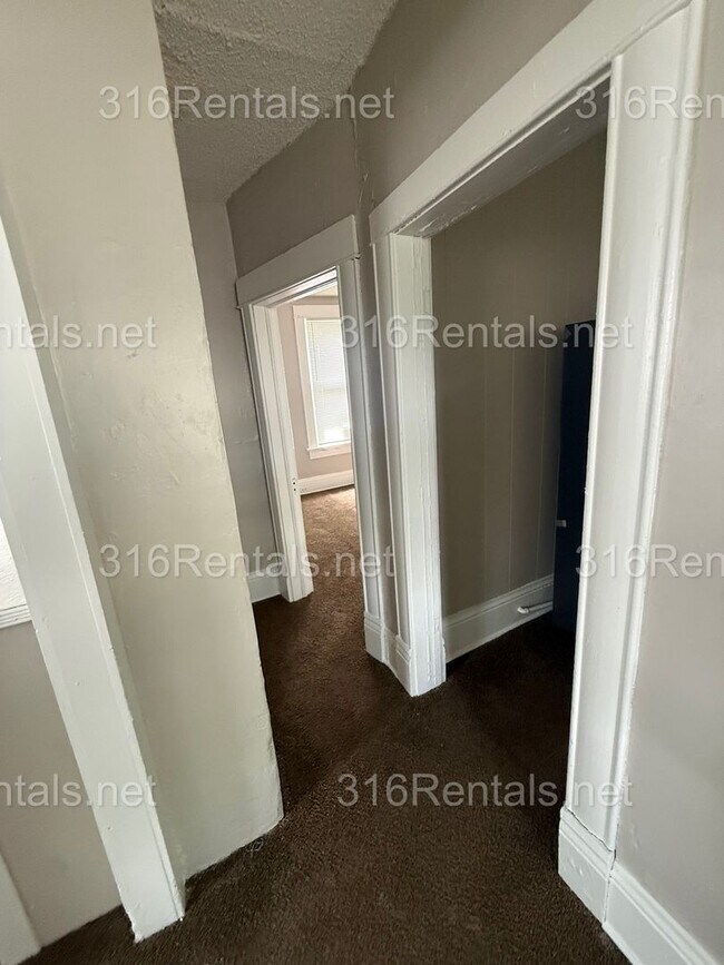 Foto del edificio - 241-243.5-2435 N Chautauqua St