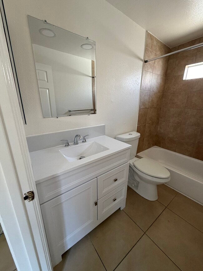 Foto del edificio - 654 W 21st St