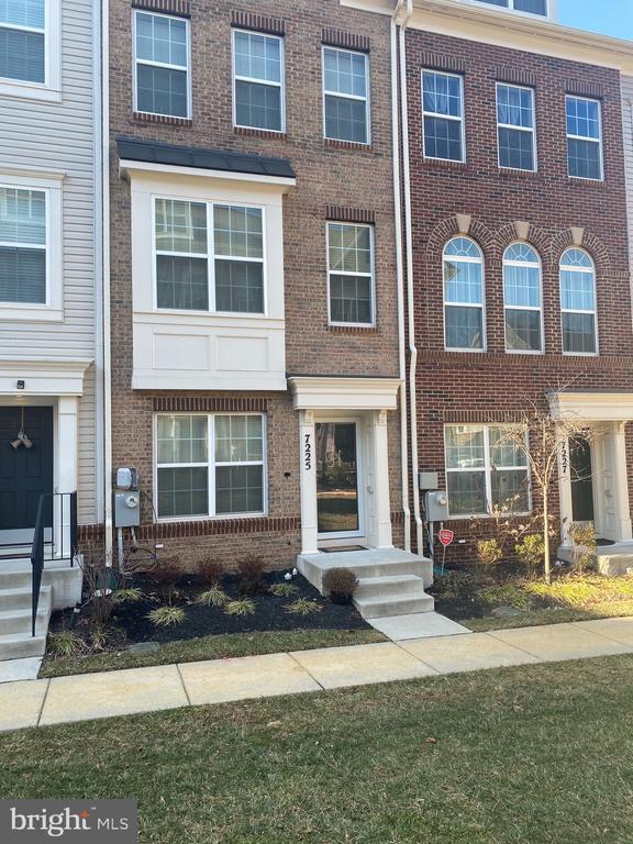 Foto del edificio - 7225 Barrberry Ln