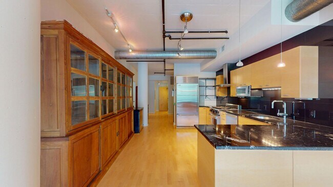 Building Photo - Stunning 1,300 Square Foot Two Bedroom W/ ...