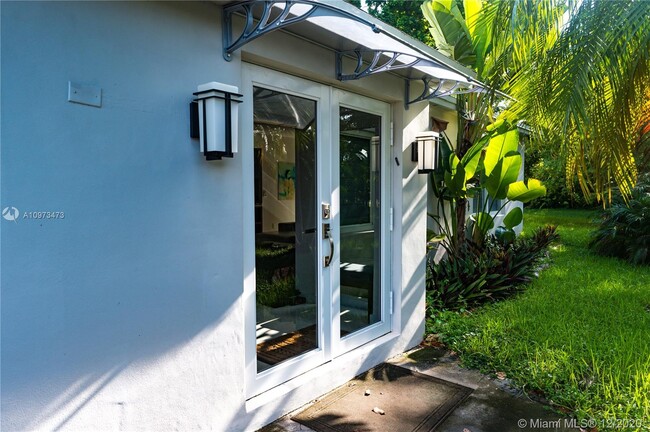 Foto del edificio - 225 NW 159th St