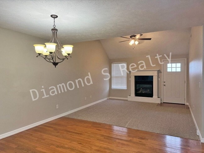 Building Photo - Spacious and Unique Patio Home Available!