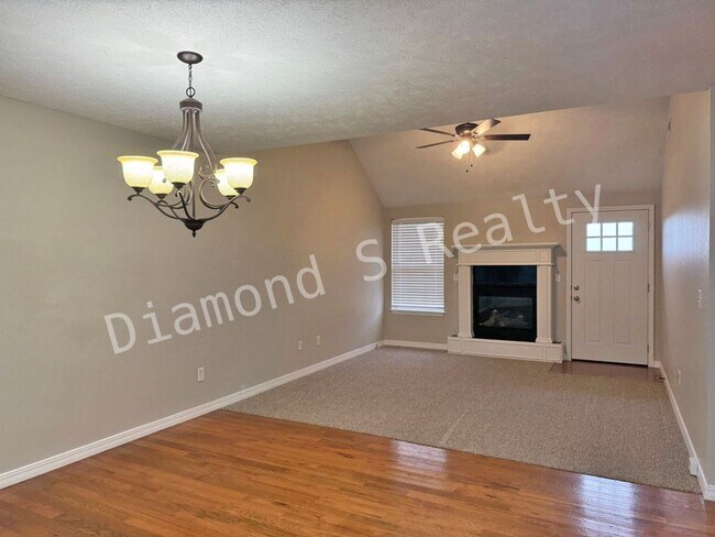 Foto del edificio - Spacious and Unique Patio Home Available!