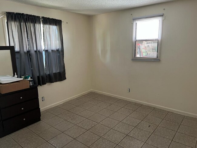 Foto del edificio - 1649 W 26th St
