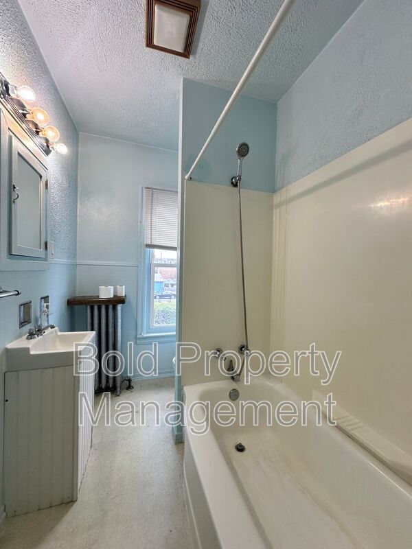 Building Photo - 137 Mifflin St