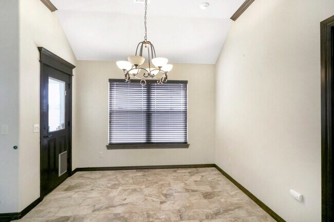 Foto del edificio - Beautiful 3 bed+office, 2 bath, 2 car Home located in The Grove