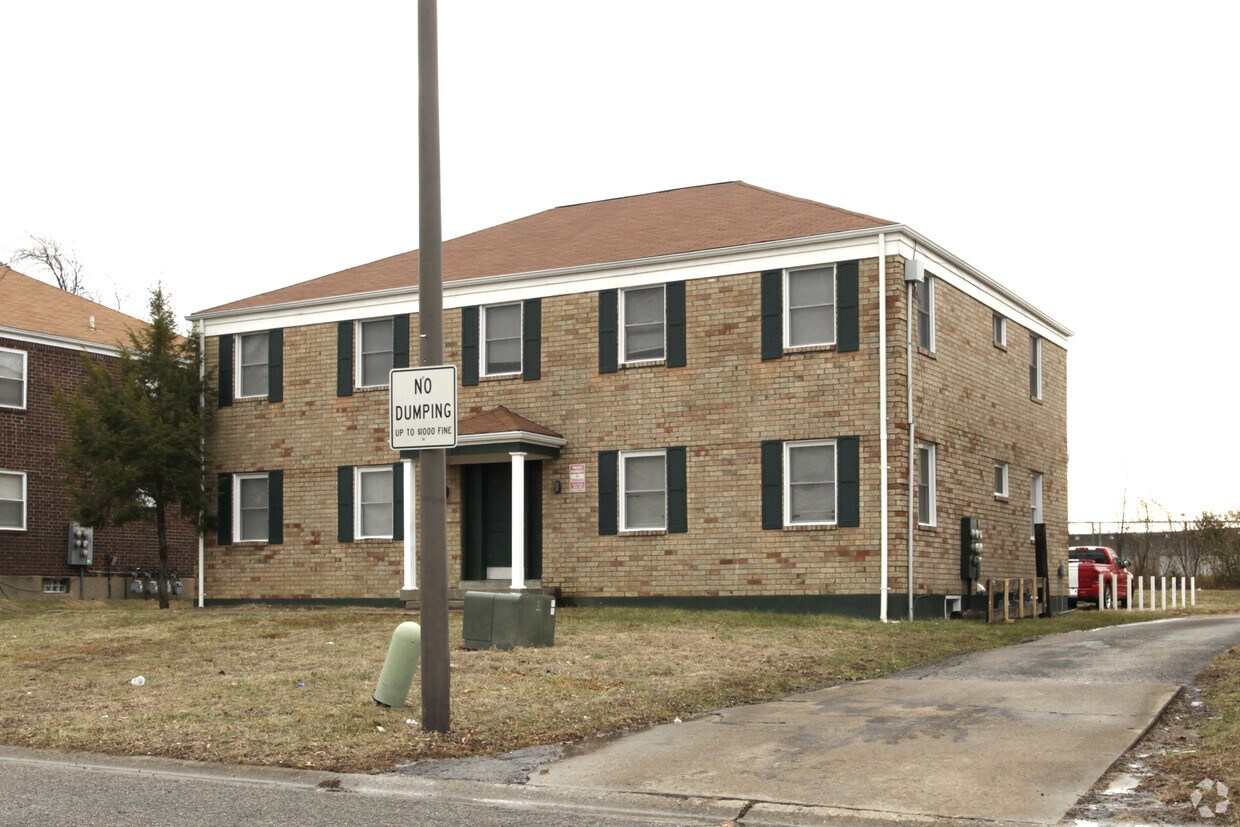 Building Photo - 4342 Newport Rd