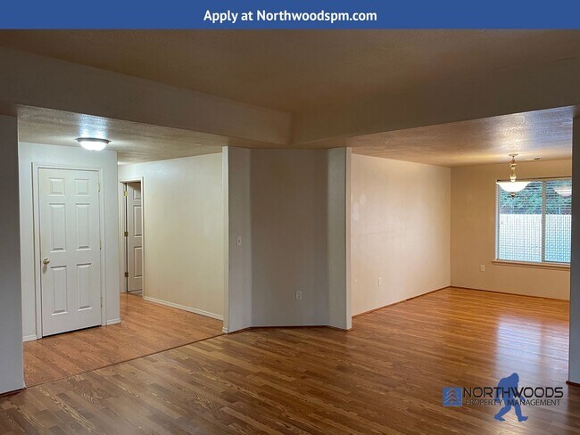 Building Photo - Very Nice 3 Bedroom 2 Bathroom Home in Bea...