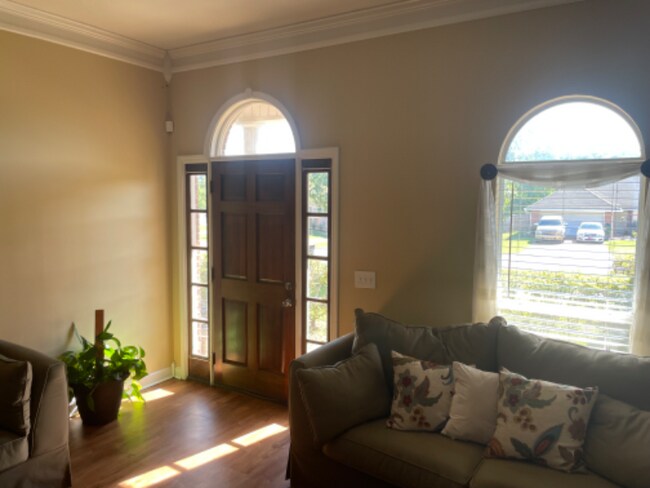 Foto del edificio - 561 Eaglewood Dr