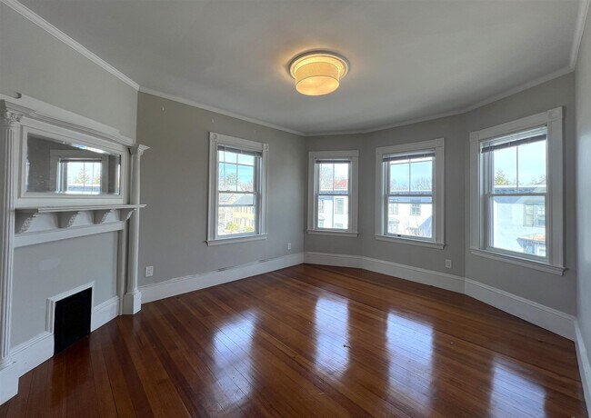 Building Photo - 107 Oxford St