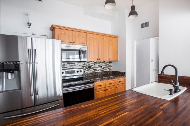 Building Photo - 7545 E Treasure Dr