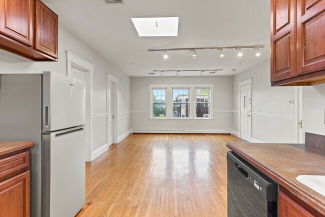 Building Photo - 103 Welles Ave
