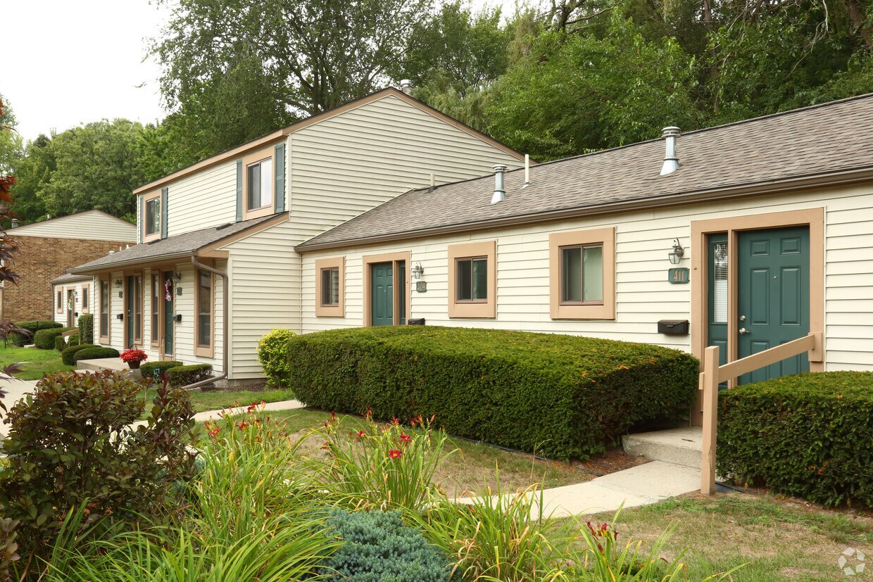 Forest Glen Rentals in Midland at 400 Alpine Way Midland, MI