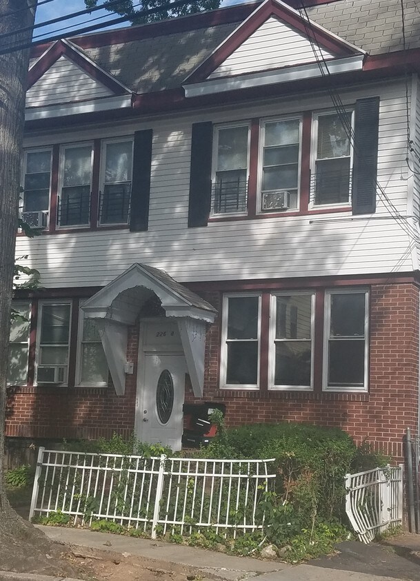 Primary Photo - 226-228 Alexander St