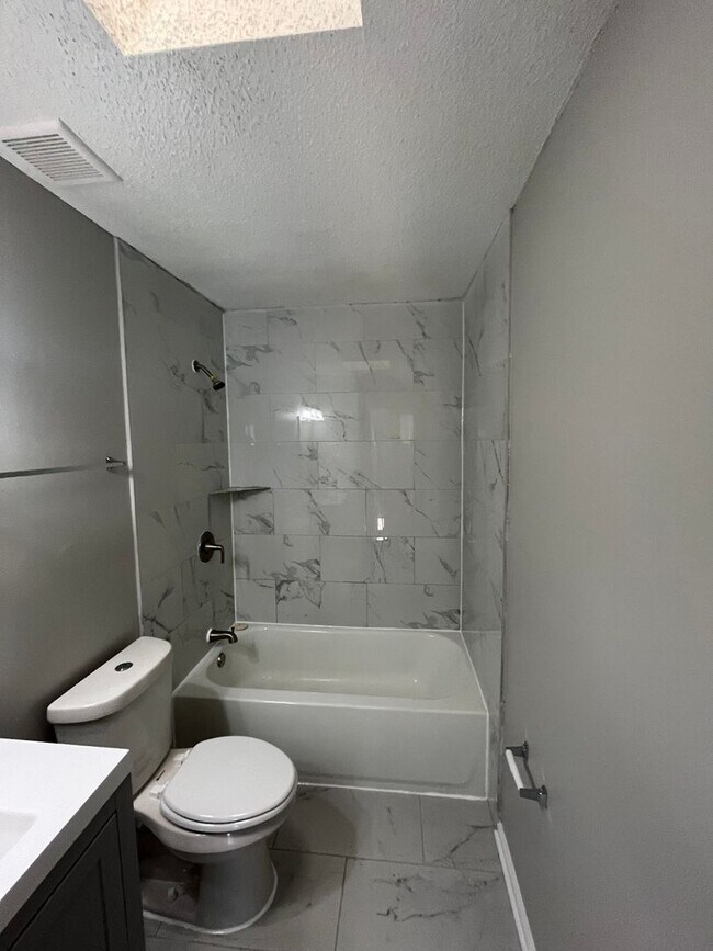 Foto del edificio - 3548 Christine Rd