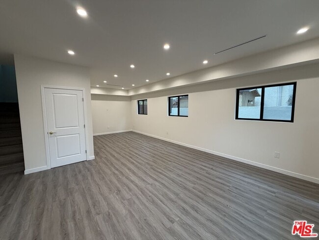 Foto del edificio - 6245 McLaren Ave