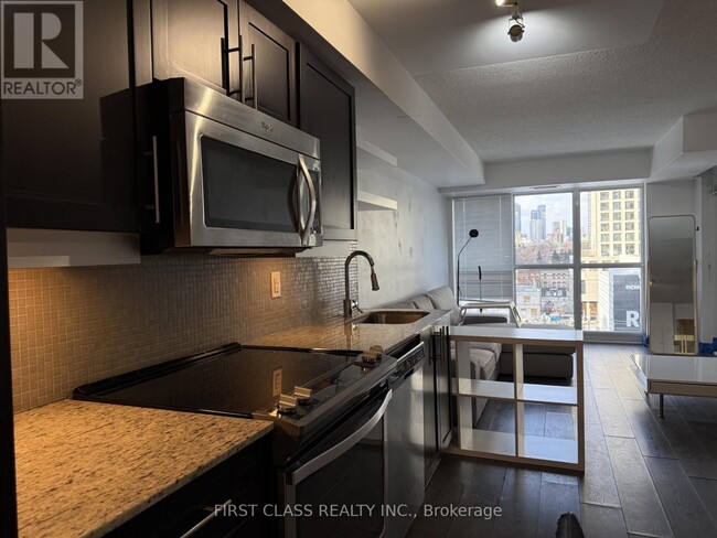 Building Photo - 400 Adelaide St E