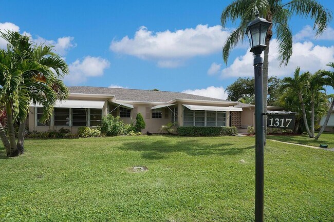 Foto del edificio - 1317 High Point Way SE