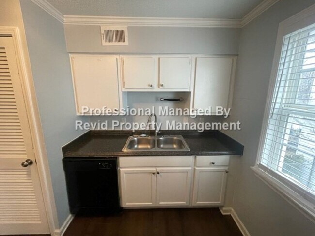 Building Photo - 36 N Auburndale St