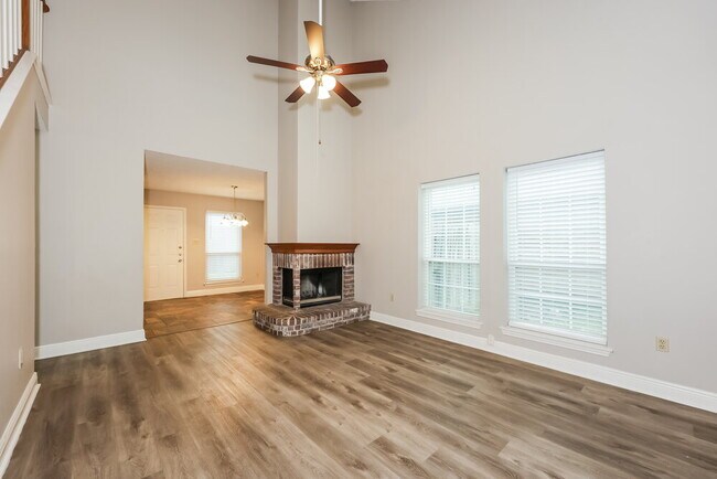 Building Photo - 1316 Ivy Creek Dr