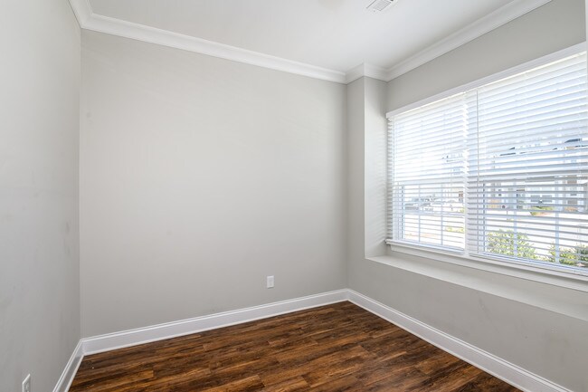 Office/Flex Room off Front Entry - 321 Halton Crossing Dr SW