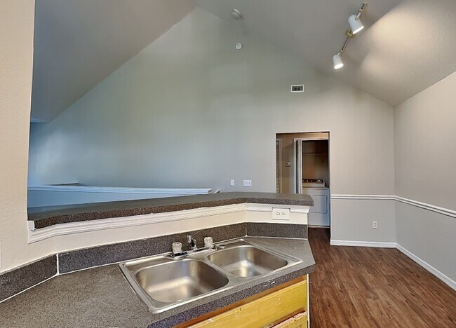 Building Photo - 3391 Parkchester Square Blvd