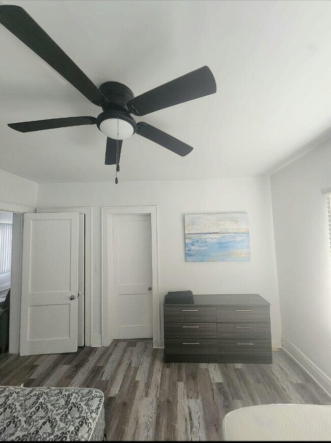 Foto del edificio - 817 Tyler St