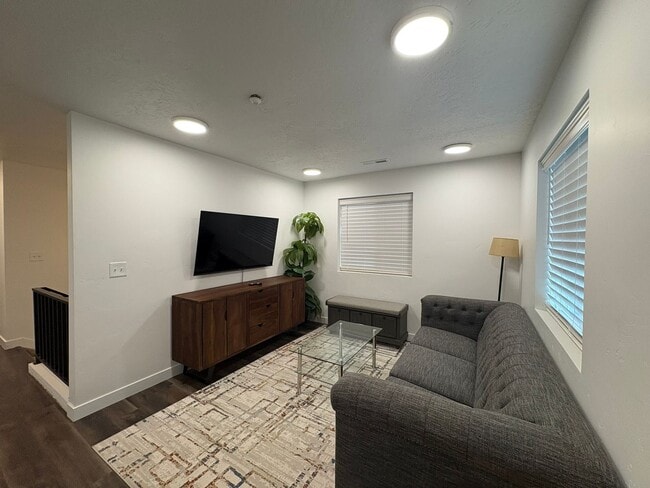 Foto del edificio - 380 Utah Ave