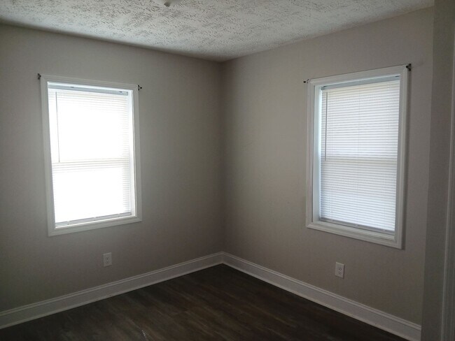 Foto del edificio - 3241 Chandler St