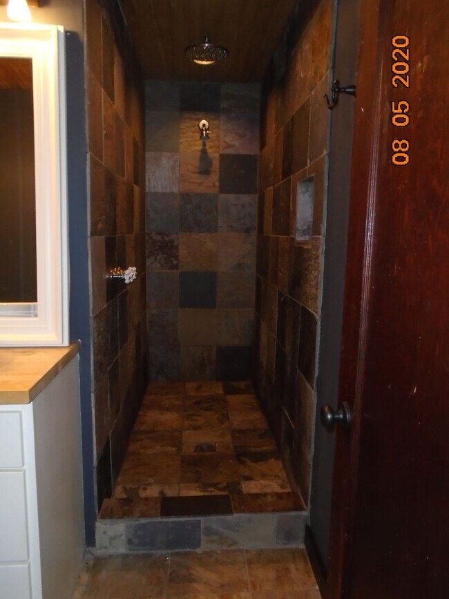 Foto del edificio - 420 W 13th St