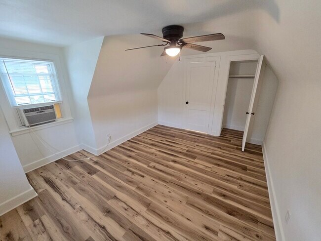 Foto del edificio - CUTE & COZY 2BED/1BATH DUPLEX FOR RENT - U...
