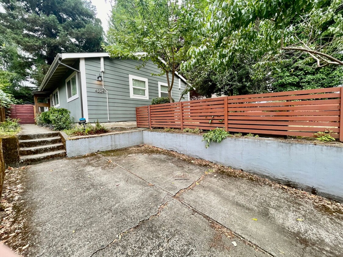 Primary Photo - Portland Oasis: 3-Bedroom Gem with AC, Fen...