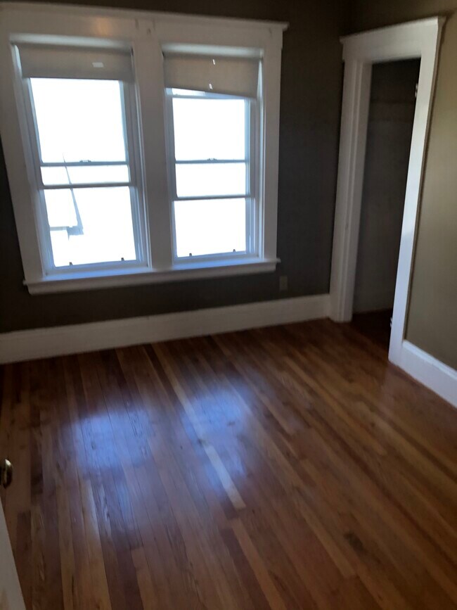 Building Photo - 24 Archer St