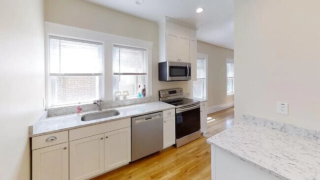 Building Photo - 303 Tappan St