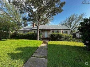 Building Photo - 706 US-82