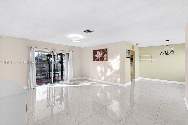 Foto del edificio - 8430 NW 15th Ct