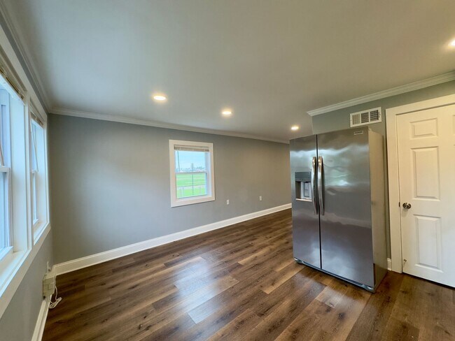Building Photo - 2113 Larkhall Rd
