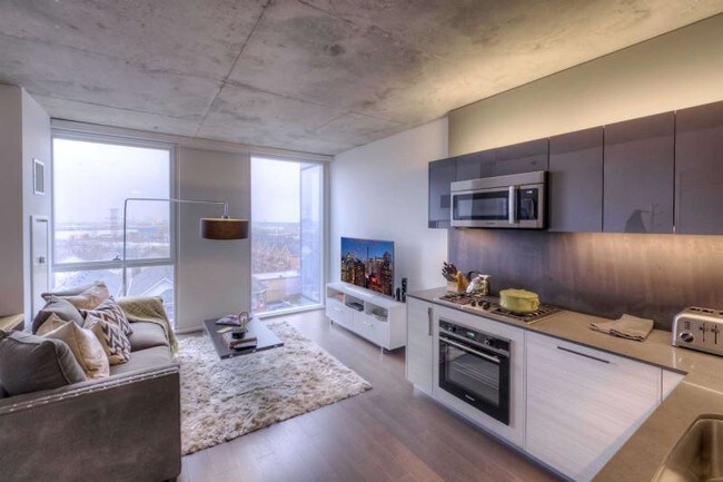 Foto del edificio - 640 W Division St