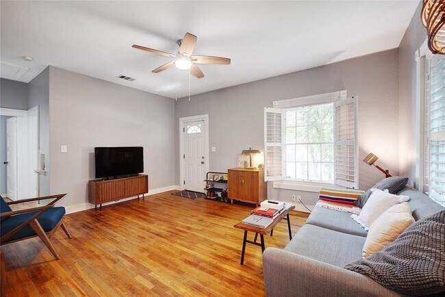 Foto del edificio - 406 Kenniston Dr