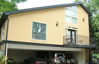 Building Photo - 2302 Robinhood St