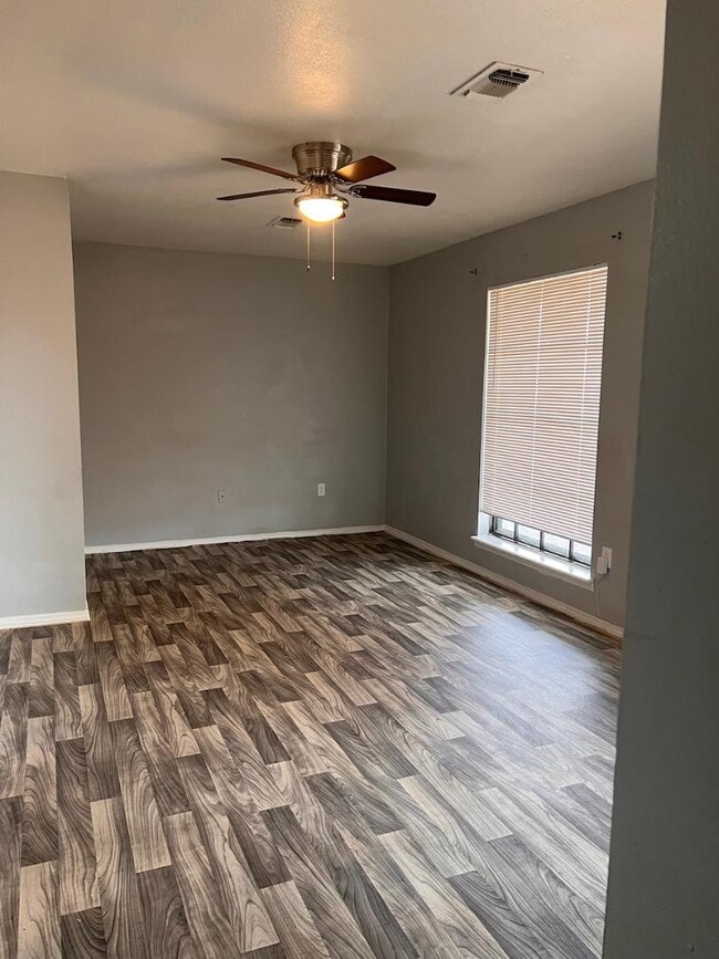 Foto del edificio - 906 Sagebrush Rd