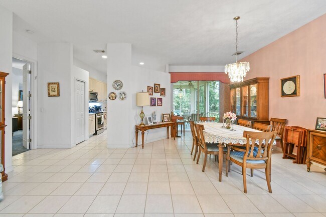 Building Photo - 3 BR 2BA CBS home in the gated community o...